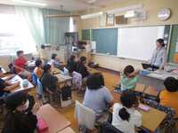 朝会後に担任の先生が意欲付けをします