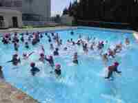 男子対女子で「水しぶき対決」です