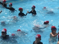 水中じゃんけんで勝負です