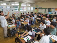 先生の説明を聞きます