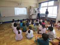 ひまわり学級は5・6組に集合しました