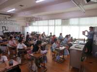 朝会後は担任の先生が読書について語ります