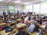 顔を伏せて投票です