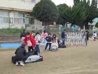 テントの設営中です