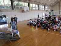 階段をのぼる実演です