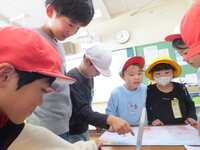 4年3組「新聞から文字・絵さがし」