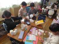 おもちゃ作りに励んでいます