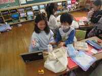 おもちゃ作りに励んでいます