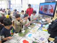 自分の好きな色のインクをぬります