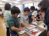 年賀はがきに手形を押します