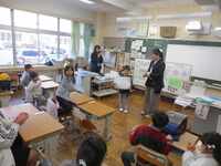 代表児童以外は教室で表彰です