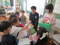 たくさんの募金が集まります