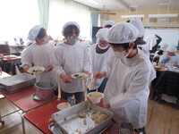 おかわりする人がたくさんです