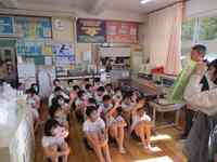 クイズに答えています