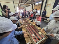 手焼き体験をしました
