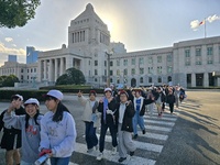 国会議事堂から出てきました