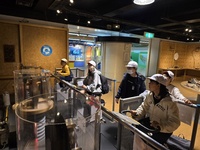 自転車をこいで発電