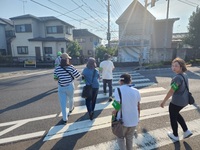 ミニストップ前の横断歩道を巡回中です