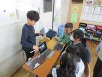 タブレットを使って発表します