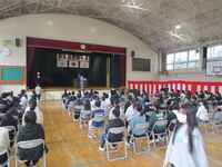 決められた動線に沿ってステージに向かいます