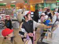 セルフレジの操作もお手の物です