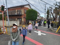 今までの班で最後の登校です(御室神社前)